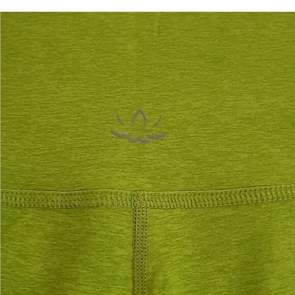 Women’s Beyond Yoga space dye high biker shorts Matcha Lime Green - Picture 6 of 8